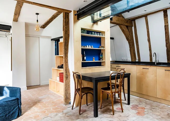 Le Saint Claude - Dans Le Marais *