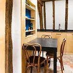 Le Saint Claude - Dans Le Marais * Paris
