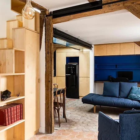 Le Saint Claude - Dans Le Marais