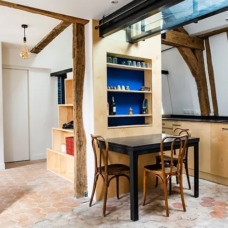 Le Saint Claude - Dans Le Marais *