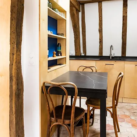 Le Saint Claude - Dans Le Marais * Paris